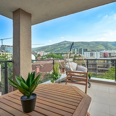 Tropicana Penthouse - 1 Bedroom Apartment *