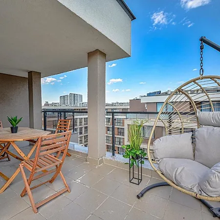 Tropicana Penthouse - 1 Bedroom Apartment *