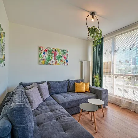 Tropicana Penthouse - 1 Bedroom Apartment *