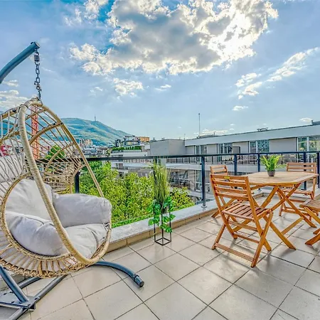 Tropicana Penthouse - 1 Bedroom *